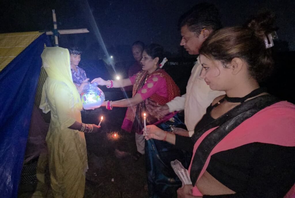 रुद्रपुर की गलियों में बाँटी खुशियाँ: ड्रीमर्स केयर फाउंडेशन ने जरूरतमंदों संग मनाई दिवाली