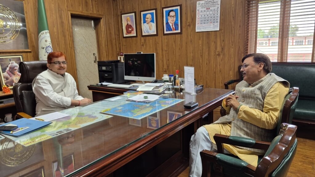 पंतनगर विश्वविद्यालय के शिक्षकों, कर्मचारियों और श्रमिकों की समस्याओं पर राजेश शुक्ला ने कुलपति से की वार्ता