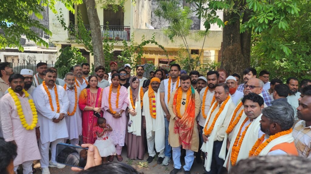 किच्छा के छह कार्यकर्ताओं को आयोगों और परिषदों में मिली जिम्मेदारी, राजेश शुक्ला ने किया सम्मानित