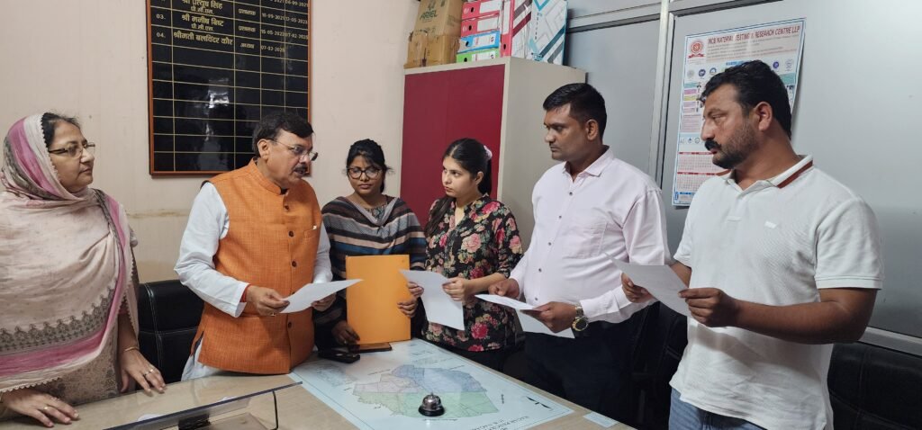 नगर पंचायत लालपुर में तीन नामित सभासदों ने ली पद एवं गोपनीयता की शपथ